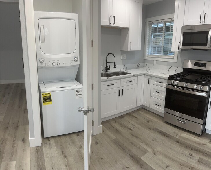 New Washer Dryer - 917 Clemensen Ave