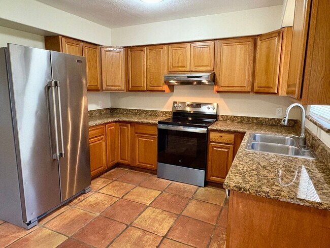 Building Photo - 3/2 Jensen Beach Home with fenced yard and no HOA