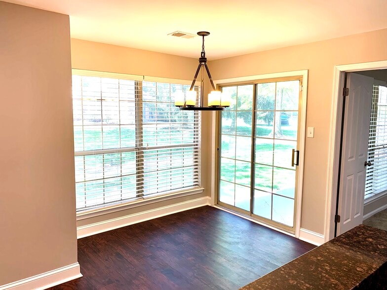 Building Photo - 1109 Foxmeadow Dr