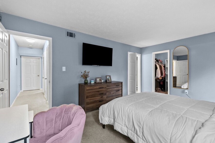 Building Photo - 8740 Roswell Rd