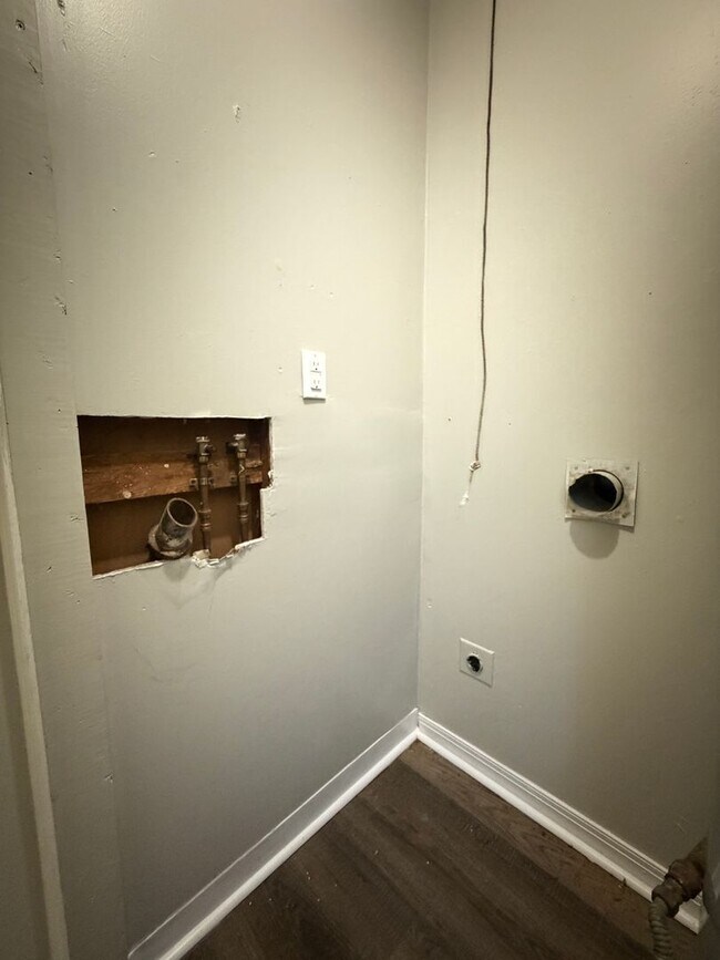 Building Photo - 2 Bedroom, 1 Bathroom Home For Rent!!