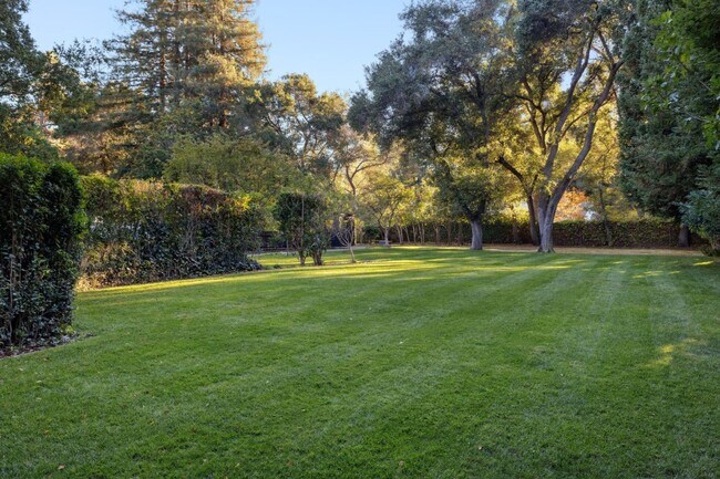 Building Photo - 243 Selby Ln