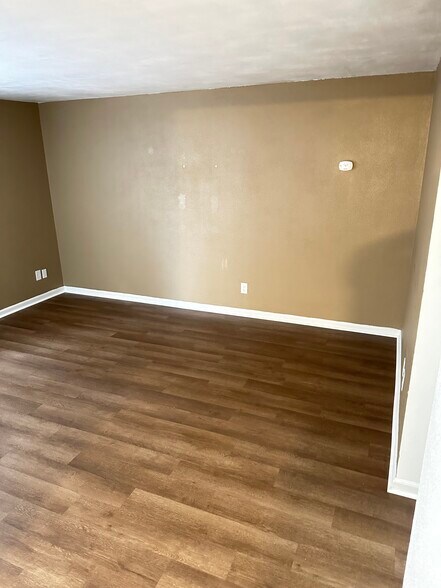 Building Photo - 112 Luna Grande Cir