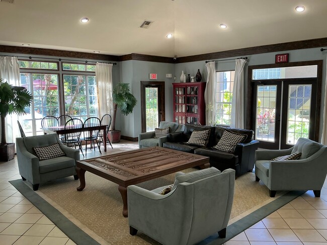 Building Photo - Spacious 2-Bedroom Loft Condo in Gated Azu...