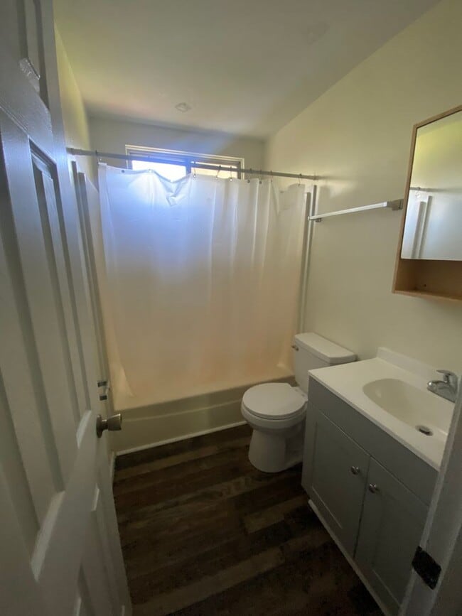 Building Photo - 617 W Owens St