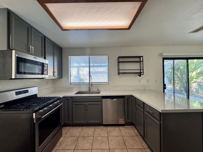 Building Photo - Spacious 3 Bedroom Menifee Home with Bonus...