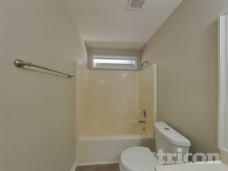 Building Photo - 121 Willowleaf Ln