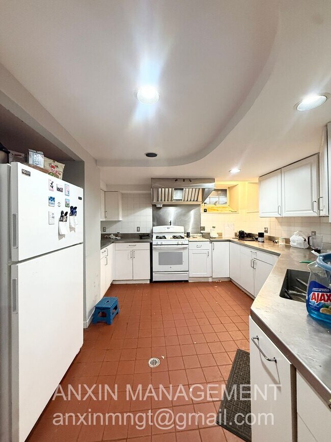 Building Photo - 71 Gardner St