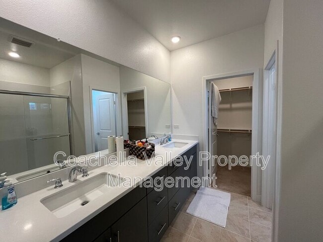 Building Photo - 76279 Cambridge Dr