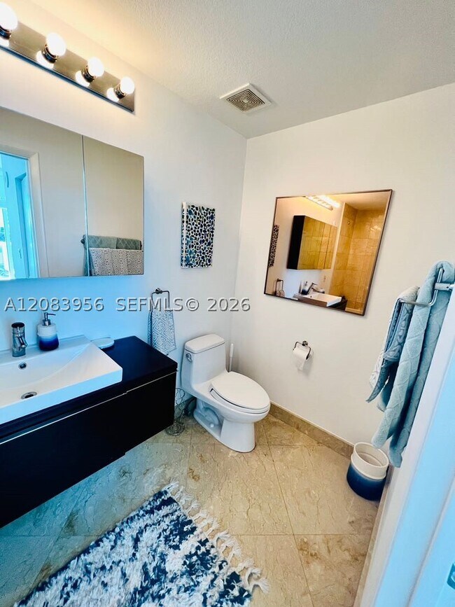 Building Photo - 6515 Collins Ave