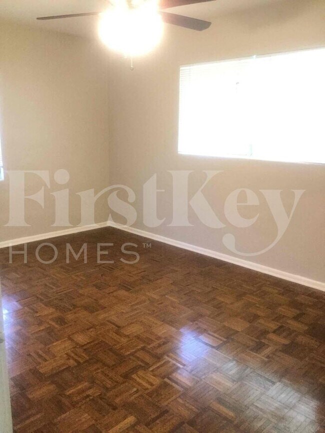 Building Photo - 609 Snowden Dr