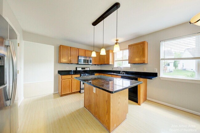 Building Photo - 3127 Dunwoodie Rd