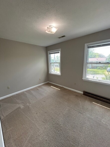 Building Photo - 121 Edgewood Dr