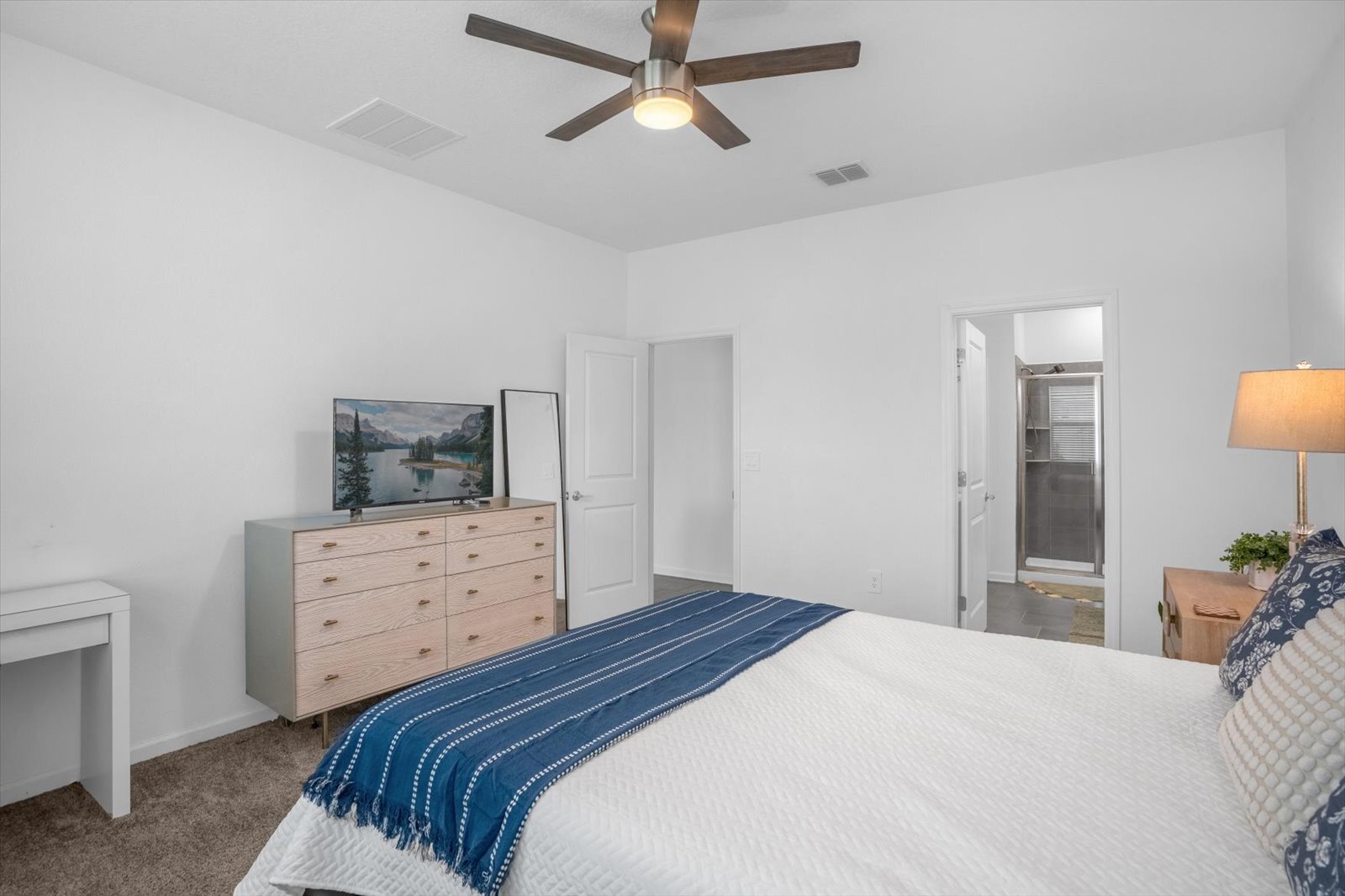 Building Photo - 1820 Church Lake St