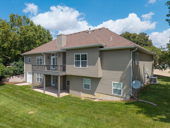 Building Photo - 1900 Muirfield Dr
