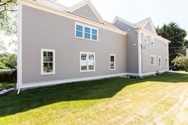 Building Photo - 9 Ridgeway Ave