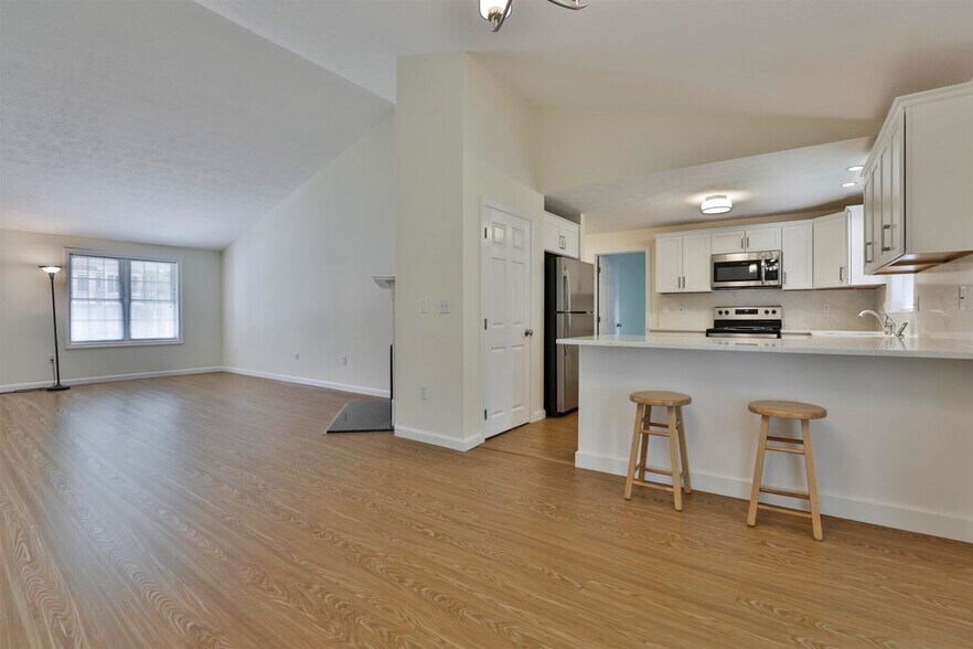 Building Photo - 4 Myopia Ln