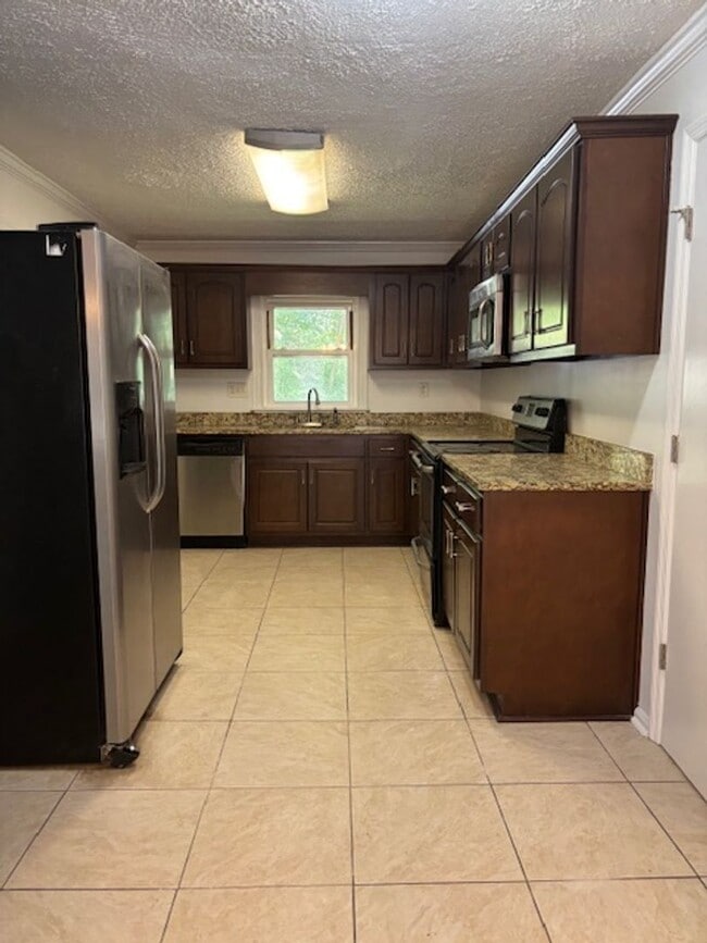 Building Photo - Welcome to this charming 3-bedroom, 1-bathroom home located in the city of Columbus, GA.