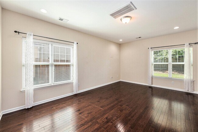Building Photo - 349 Drayton Pl Dr