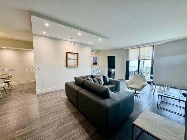 Building Photo - 20281 E Country Club Dr