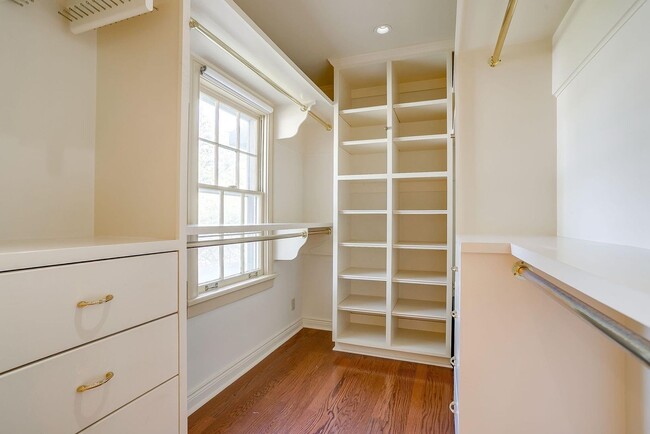 Building Photo - Prime Location- Classic 1936- 3 Bed, 3.5 Bath, Seconds from River Crest Country Club- 76107