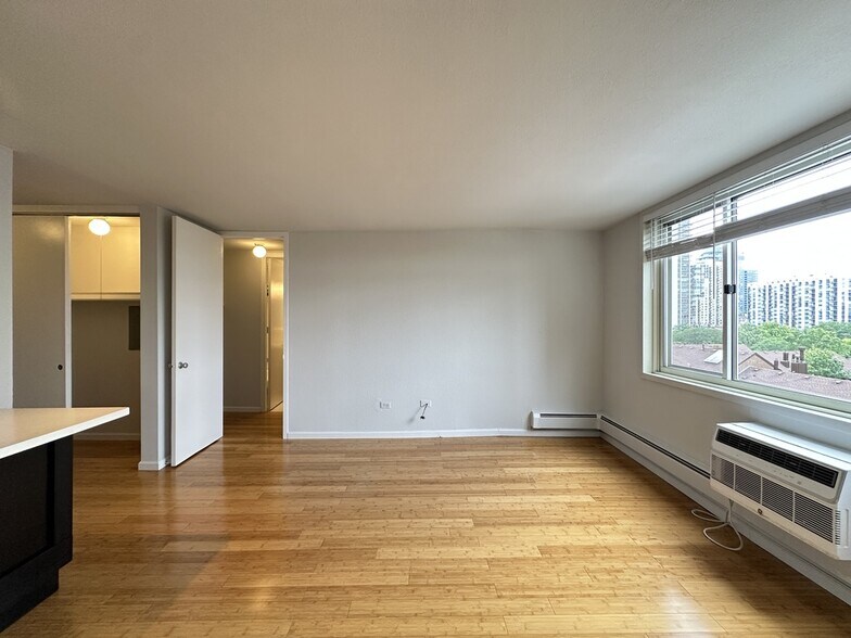 Building Photo - 1349 N Dearborn St