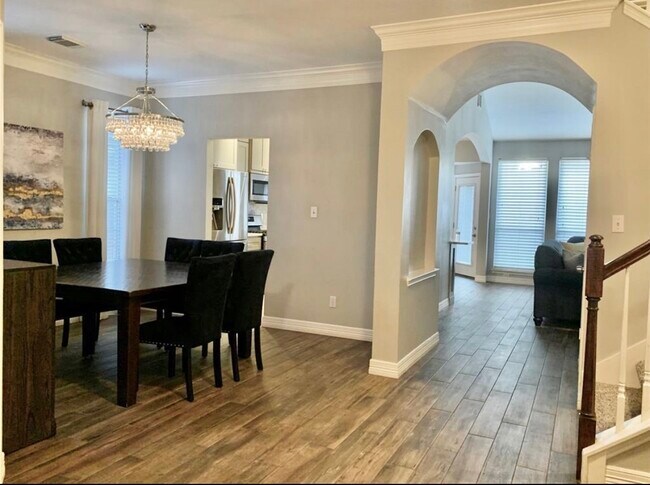 Building Photo - 10918 S Falls Terrace