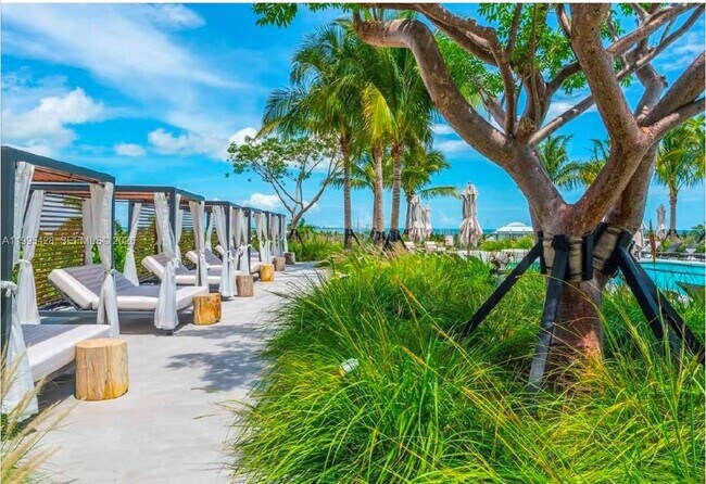 Building Photo - 2831 S Bayshore Dr