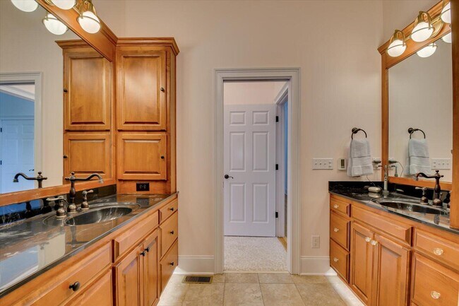 Building Photo - 501 John Fox's Run