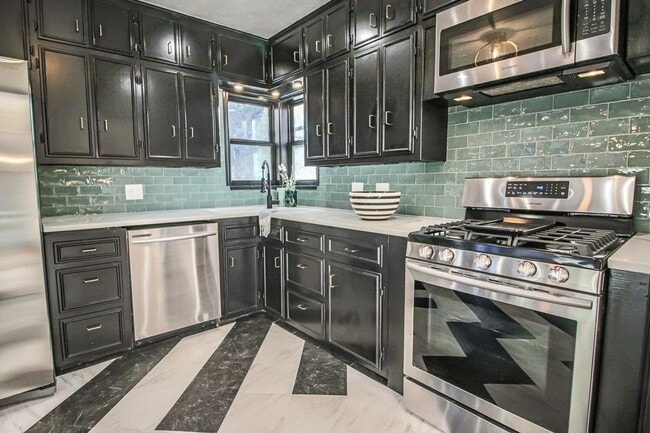 Building Photo - PRE LEASING for fall 2026! 4/2 in heart of Lubbock!