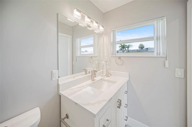 Building Photo - 2725 Emory Dr W