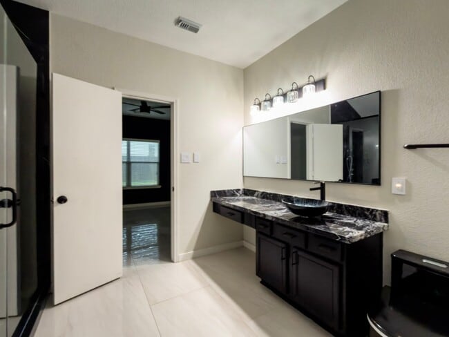 Building Photo - 2243 Rocky Hollow Ln