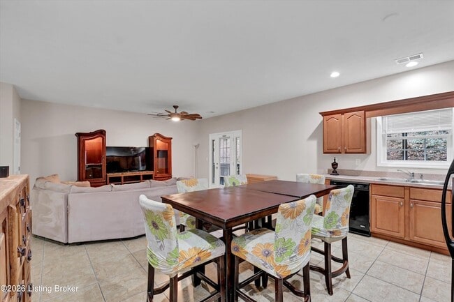 Building Photo - 2726 Brownsboro Rd