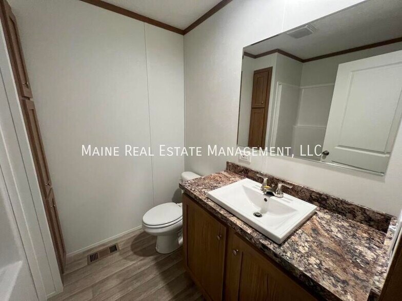 Building Photo - 135 Penney Ln