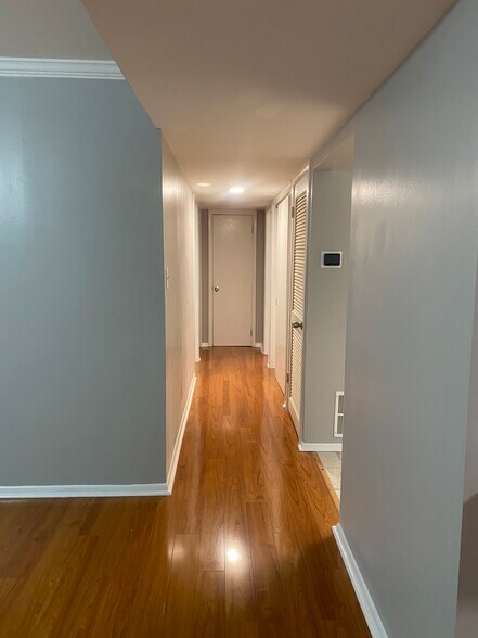 Building Photo - 1002 Woodland Vlg