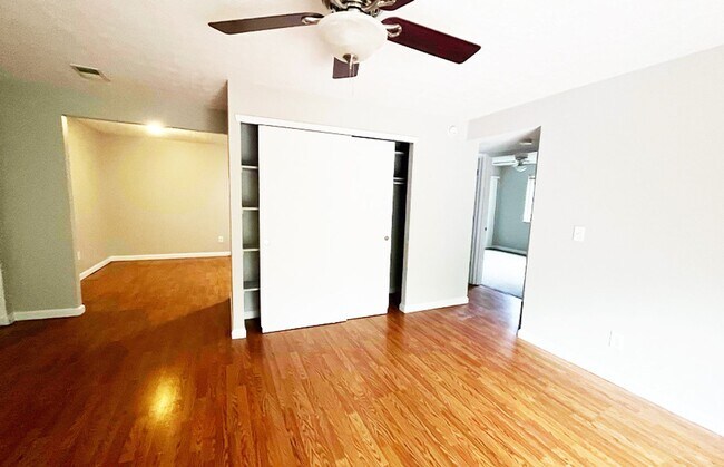 Building Photo - 525 Lowell Ave