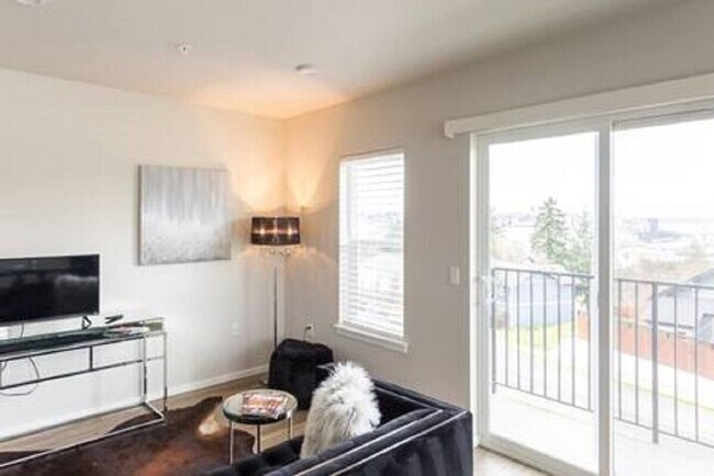 Building Photo - 624 E 32nd St