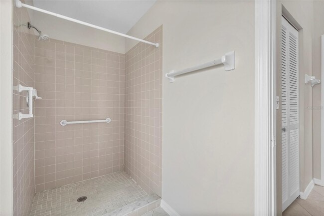 Building Photo - 7710 33rd Ln E