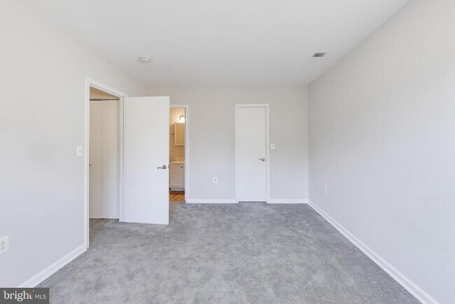 Building Photo - 8205 Whispering Oaks Way