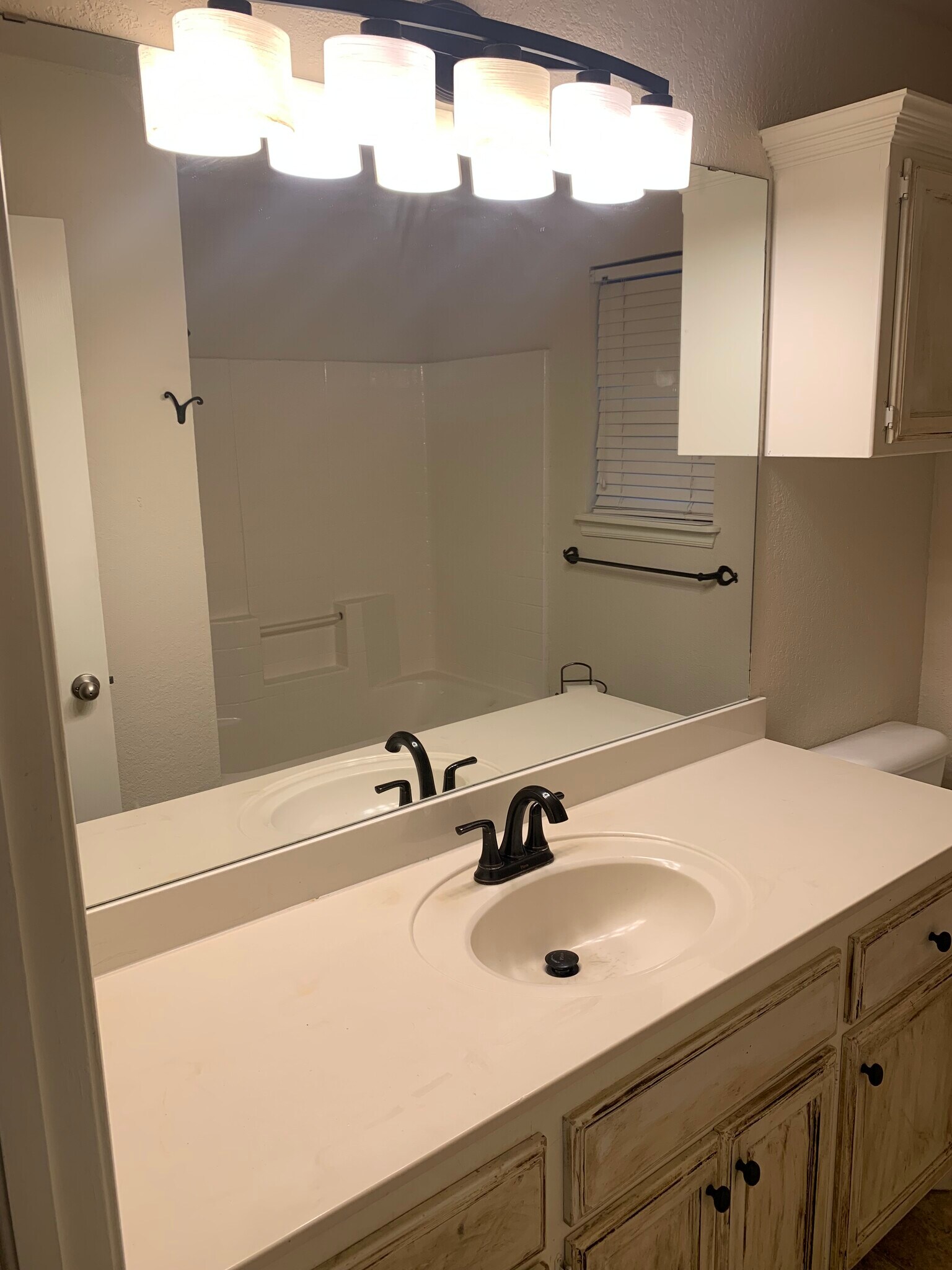 Tile floor in bathroom. Fresh paint. - 4517 Newport Dr