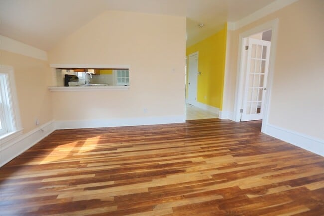 Building Photo - 134 Baldwin St