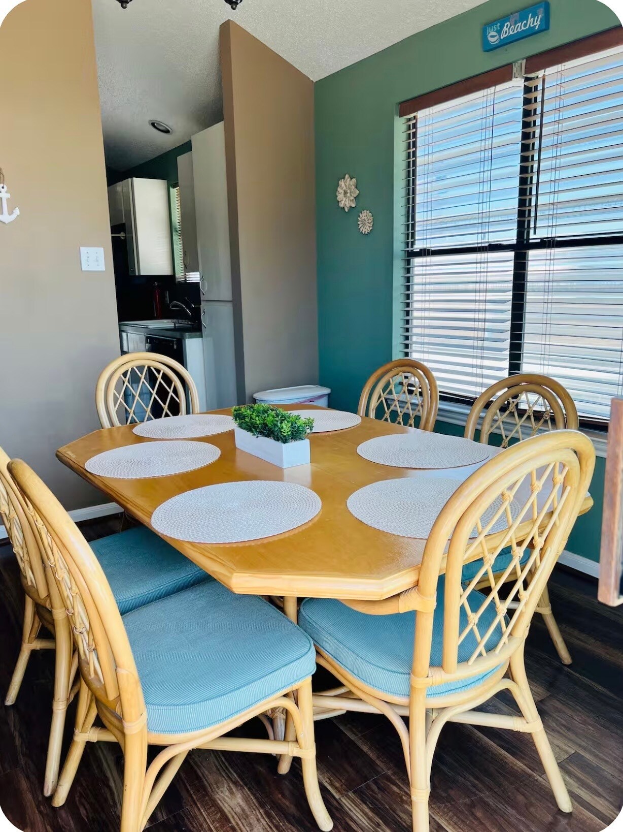 Building Photo - 402 14th St