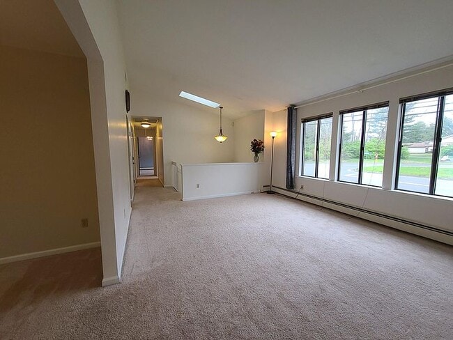 Building Photo - 15 Hoskins Rd