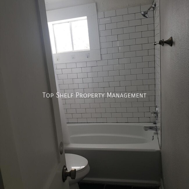 Building Photo - 3605 SW 9th St