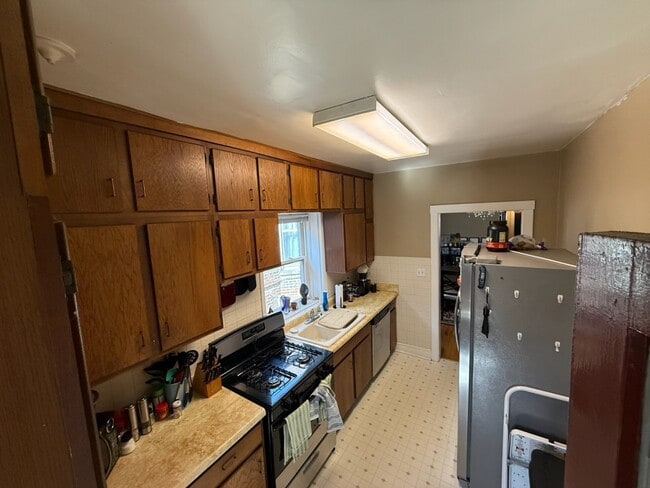 Building Photo - 1319 W Early Ave