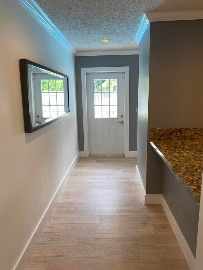 Building Photo - 2631 SW 4th St