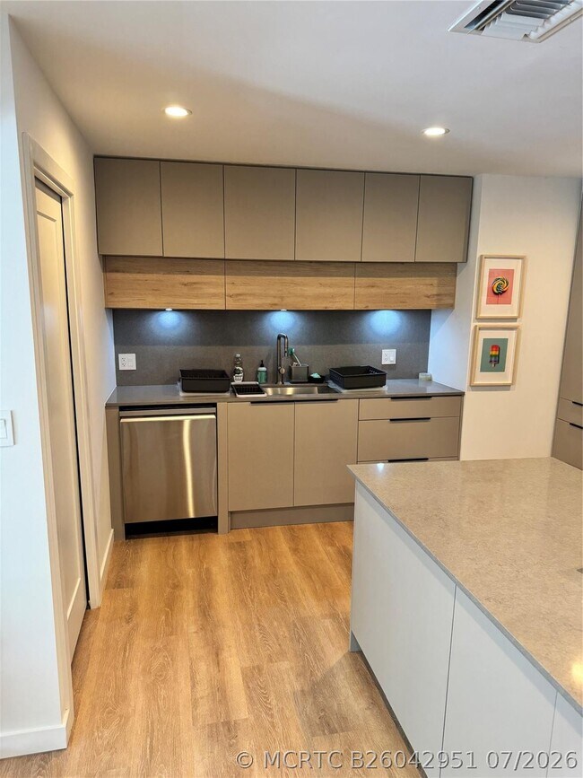 Building Photo - 2020 Coral Reef Dr