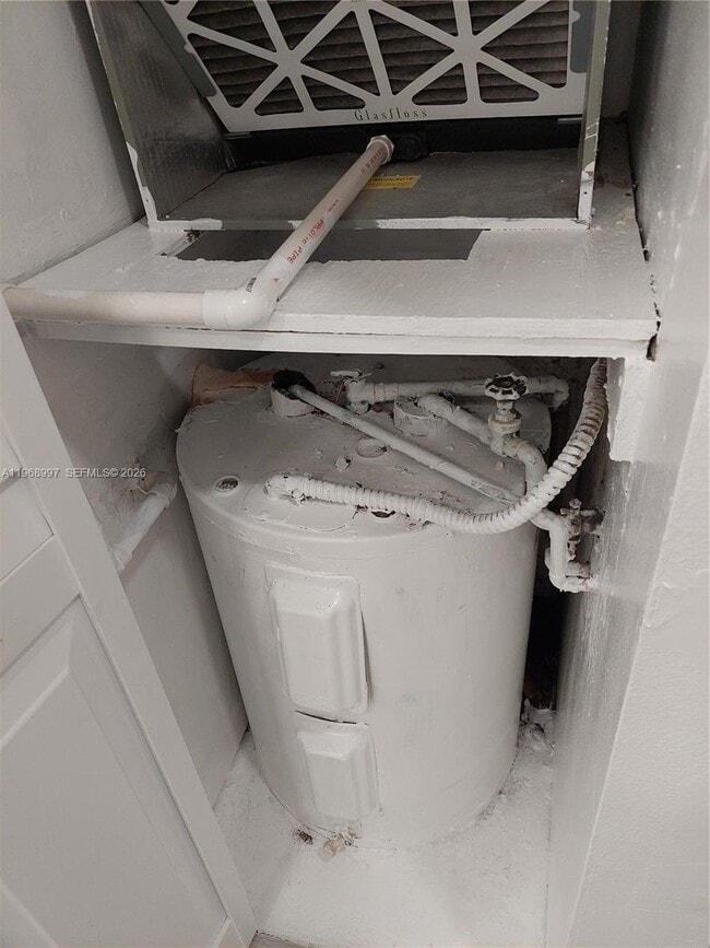 Building Photo - 2319 Johnson St