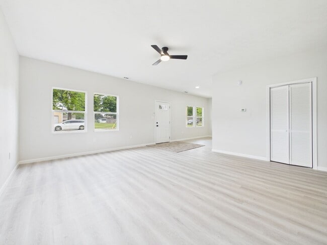 Building Photo - 204 S Woodworth Ave