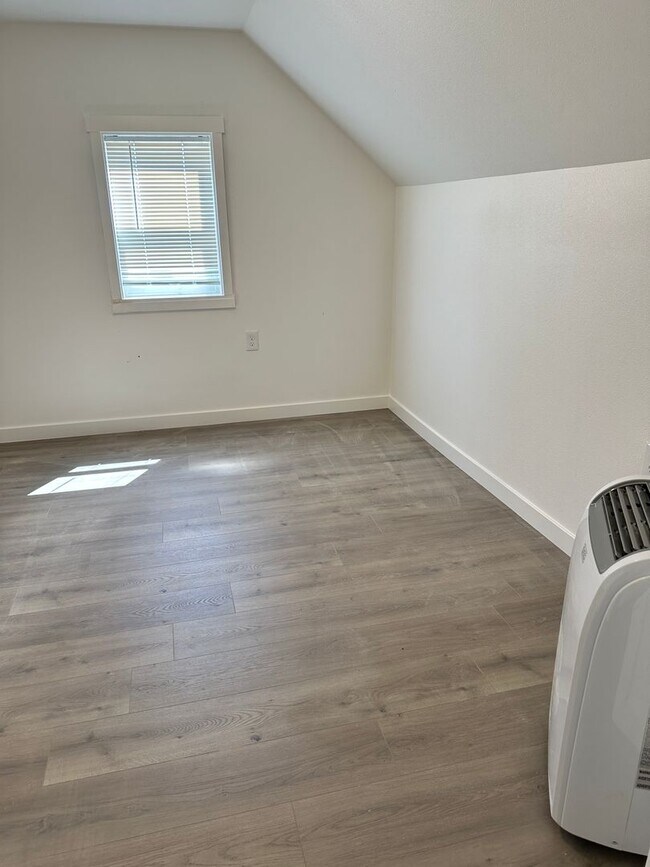 Building Photo - Completely remodeled Adorable home in Conv...